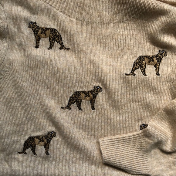 Chico’s Cheetahs on the prowl Sweater Small - Picture 5 of 14